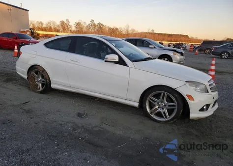 2015 Mercedes-Benz C 250 z USA, uszkodzony, nr VIN WDDGJ4HB1FG441795